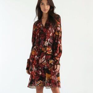 ❤️ Taylor Floral Flowy Season changes Dress Size 8